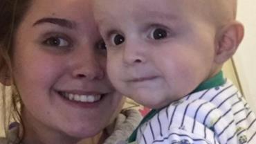 Mãe descobre que filho tem câncer no cérebro após comentário sobre os olhos dele