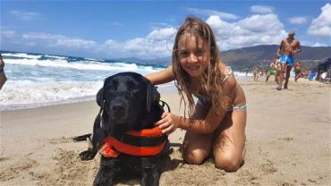 Cachorro salva menina de afogamento em praia na Itália
