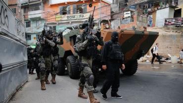 Forças Armadas deixam a comunidade da Rocinha no Rio de Janeiro