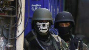Ministro da Defesa diz que Forças Armadas não estão abandonando a Rocinha