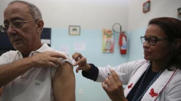 Vacinação de adultos e idosos é insatisfatória, diz entidade de imunização