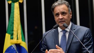 Aécio Neves se mantém licenciado, mas diz que não renuncia à presidência do PSDB