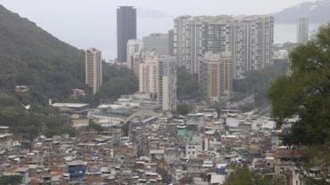 Moradores relatam tiroteio durante operação policial na Rocinha nesta quarta-feira (27)