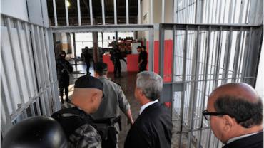 Diretor de presídio em Goiás diz que vai pedir transferência de presos