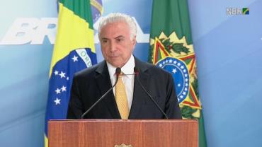 Ao assinar decreto de intervenção no Rio, Temer diz que dará resposta 'firme' ao crime organizado