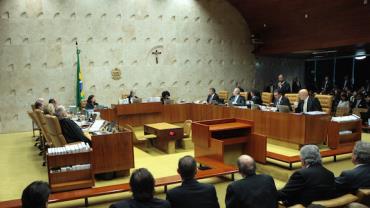 Gilmar Mendes e Barroso batem boca no STF; sessão é suspensa