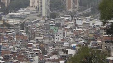 Policial e morador morrem em tiroteio na Favela da Rocinha