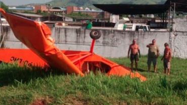 Monomotor cai na via Dutra na altura de Nova Iguaçu