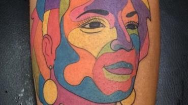 Filha de Marielle Franco tatua o rosto da mãe: "Marcada agora na minha pele"