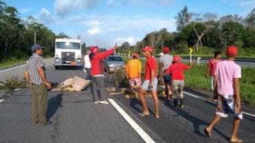 MST bloqueia estradas em protesto contra prisão de Lula