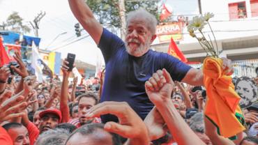 Justiça do Paraná fixa multa diária para manifestantes pró e contra Lula
