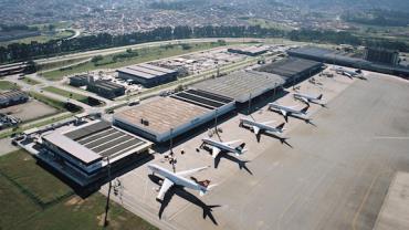 Aeroportos de Florianópolis e Vitória têm pior avaliação ranking de satisfação de passageiros
