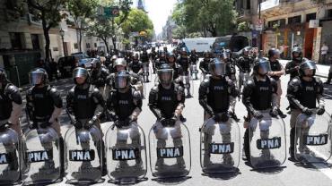 Greve geral contra governo Macri atinge vários setores e envolve sociedade civil