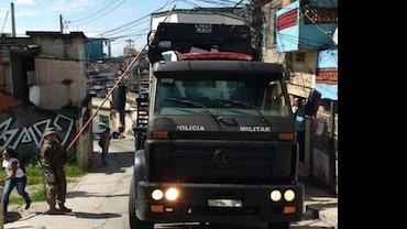 Forças Armadas fazem operação em comunidades do Rio de Janeiro
