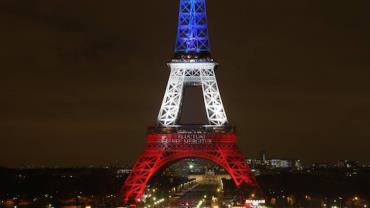 Greve fecha Torre Eiffel por dois dias seguidos