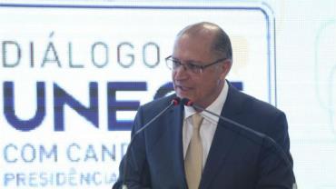 Alckmin defende reforma política em evento com presidenciáveis