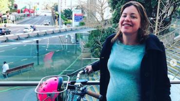 Ministra da Nova Zelândia vai ao hospital de bicicleta para dar à luz