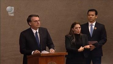 Em diplomação, Bolsonaro pede confiança daqueles que não votaram nele