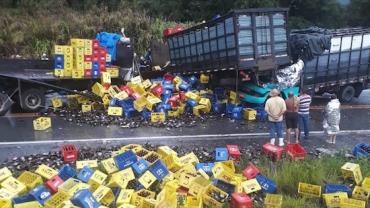 Acidente com três caminhões deixa 4 mortos e 1 ferido no sul de Minas Gerais
