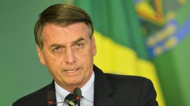 Bolsonaro assina MP para combater fraudes na Previdência