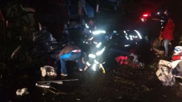 Acidente envolvendo ônibus de turismo deixa mortos e feridos na Serra de Campos do Jordão (SP)