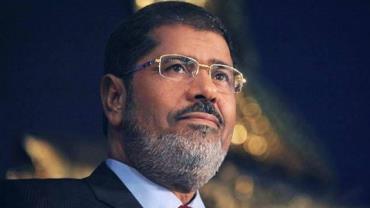 Ex-presidente do Egito passa mal e morre durante julgamento