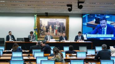 Deputados retomam debate sobre reforma da Previdência pelo segundo dia