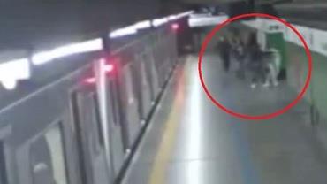 Bebê engasgado é salvo por funcionários do Metrô de SP; assista ao vídeo