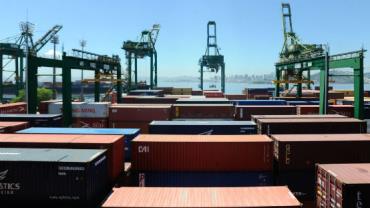 Exportação brasileira recua devido a queda de comércio com EUA