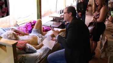 Juiz realiza audiência na casa de idoso com câncer que não pode ir a fórum em Goiás