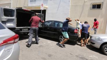 Policiais davam armas e drogas apreendidas para traficantes em Fortaleza (CE), diz MP