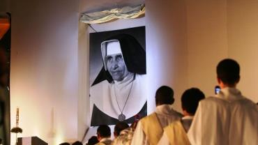 Irmã Dulce é canonizada pelo papa e se torna a 1ª santa brasileira