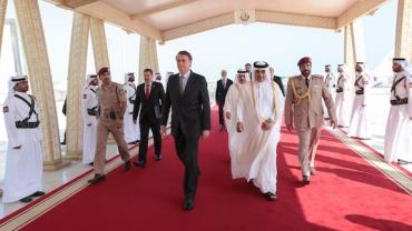 Bolsonaro assina oito acordos bilaterais com Emirados Árabes