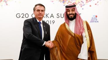 Bolsonaro assina acordos e diz que "Brasil tem mar de oportunidades"