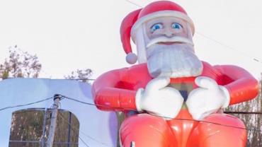 Papai Noel de 8 metros é roubado em MG e dona oferece recompensa