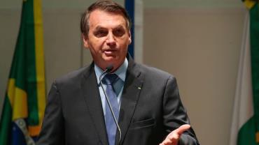 Mesmo de repouso Bolsonaro recebe vice-presidente e ministro