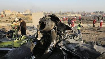Avião da Ucrânia pegou fogo antes da queda que matou 176 pessoas