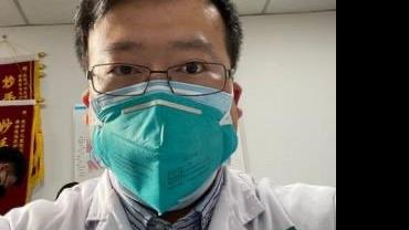Médico punido pelo governo chinês ao divulgar possível surto de coronavírus está infectado, diz jornal