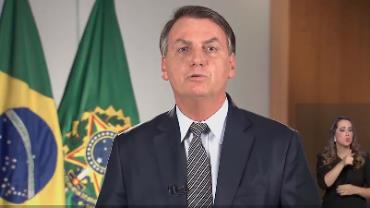 Bolsonaro pede união e diz que momento não é para pânico por conta do coronavírus