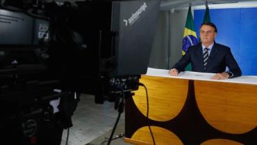 Bolsonaro pede calma e diz que país vencerá novo coronavírus