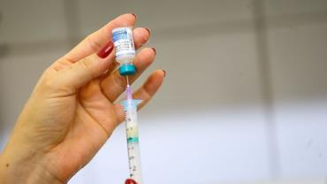 Vacina contra Covid-19 começa teste em humanos no fim do mês