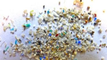 Pandemia do coronavírus pode aumentar quantidade de plástico no oceano, dizem ativistas
