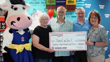 Homem divide prêmio de R$ 80 milhões com amigo após ganhar na loteria