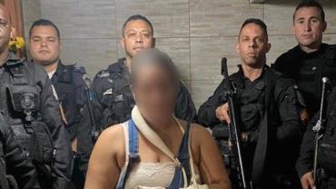 Mulher torturada por traficantes no RJ após denunciar estupro da filha é salva por policiais