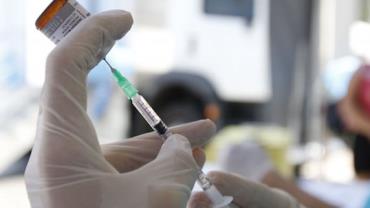 Na Itália, primeiras doses de vacina serão para 'mais frágeis'