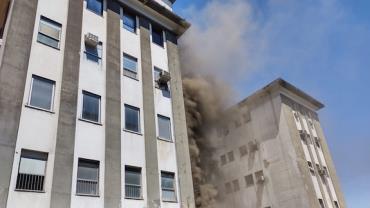 Bombeiros controlam incêndio no hospital de Bonsucesso