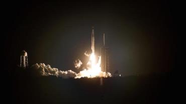 A bordo de cápsula da SpaceX, missão da Nasa chega com sucesso à Estação Espacial Internacional