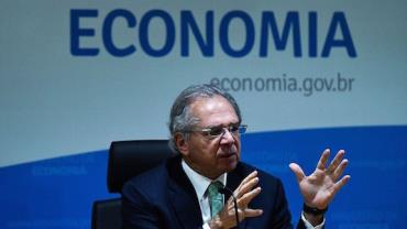 Vacinação em massa é capítulo mais importante da pandemia, diz Guedes