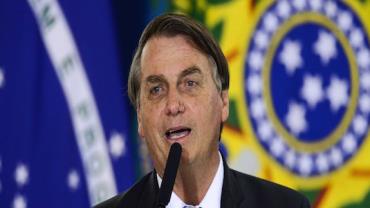Jair Bolsonaro assina decreto de indulto natalino