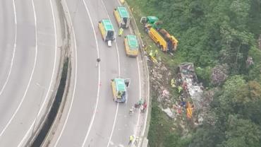 Acidente com ônibus em Guaratuba deixa mortos e dezenas de feridos